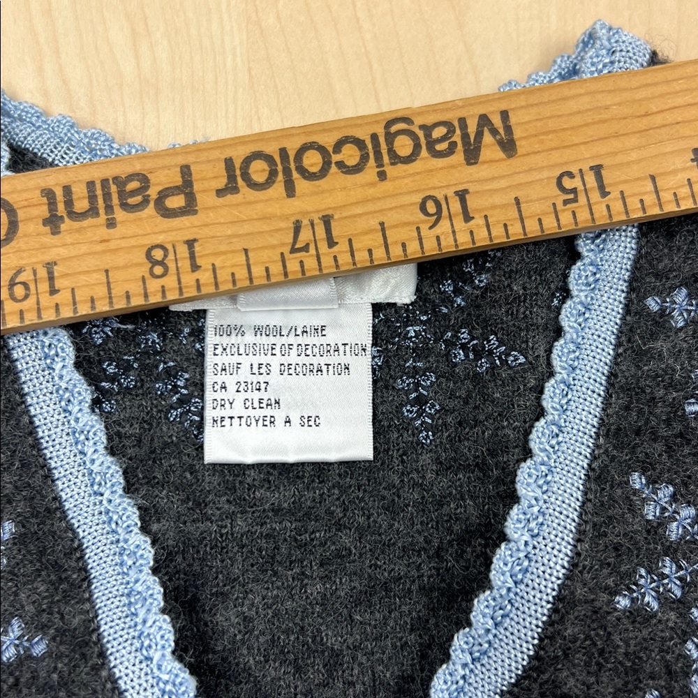 Talbots Wool Zip Cardigan Gray and Light Blue Trim and Embroidered Snow Flakes M - Picture 7 of 8